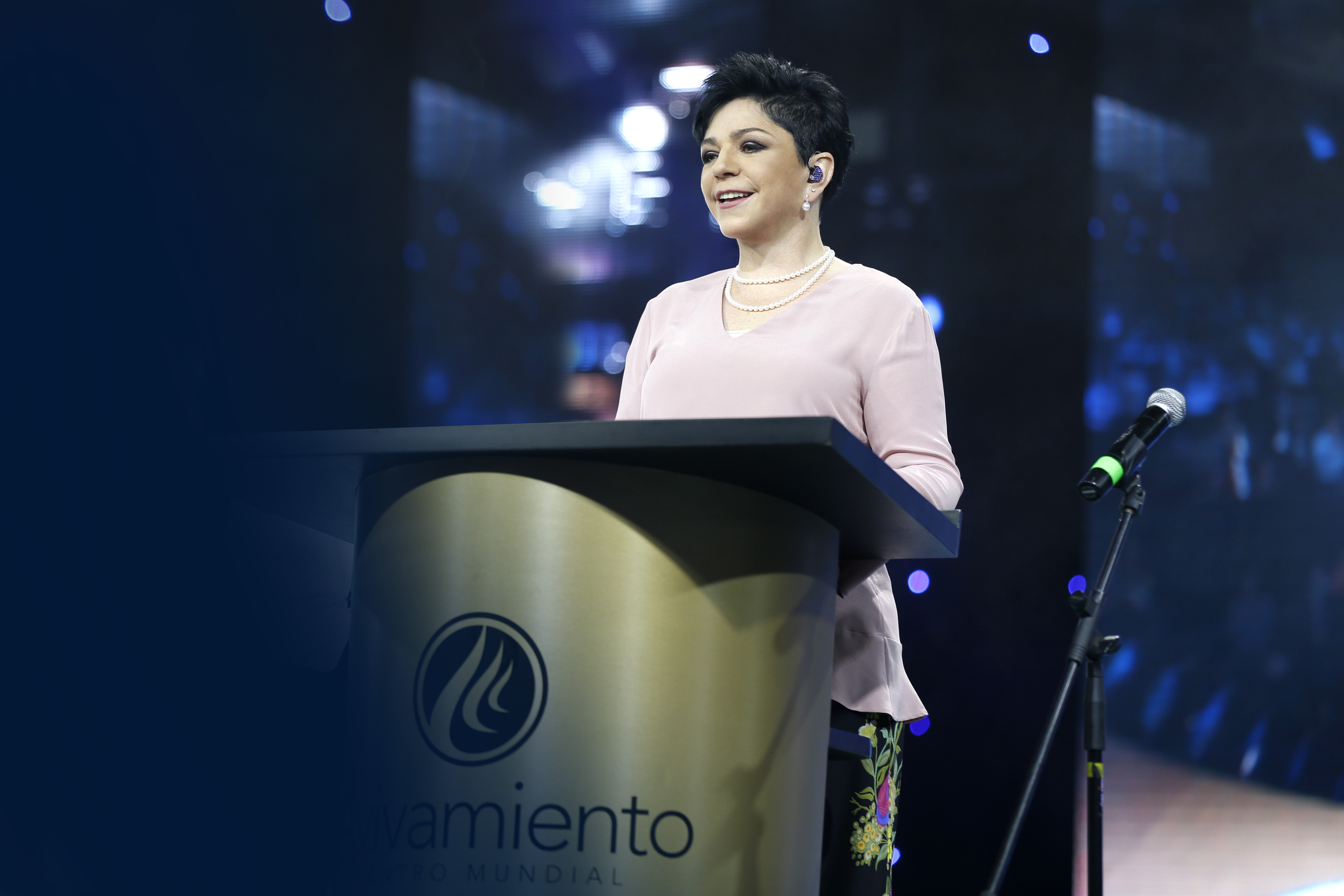 Conferencia #4 - Pastora María Patricia Rodríguez - La presencia de Dios